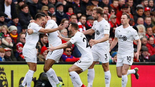 40多位体操爱好者在厦考级！难？并不难（厦门40余名体操爱好者参加考级：难吗？其实不难）