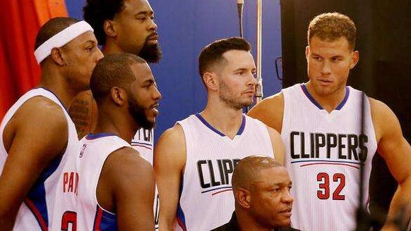 邮报：明年世界杯上下半场中段设强制补水时间，每次三分钟（《邮报》：明年世界杯将在上下半场中段增设3分钟强制补水暂停）