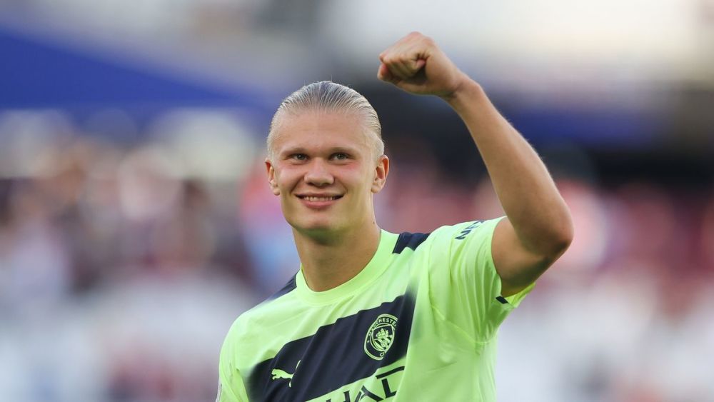 热议！韩国全能国脚遭中超多队哄抢，浙江在列，买断费100万美元（韩国全能国脚成中超香饽饽，浙江参与争夺，买断价100万美元）