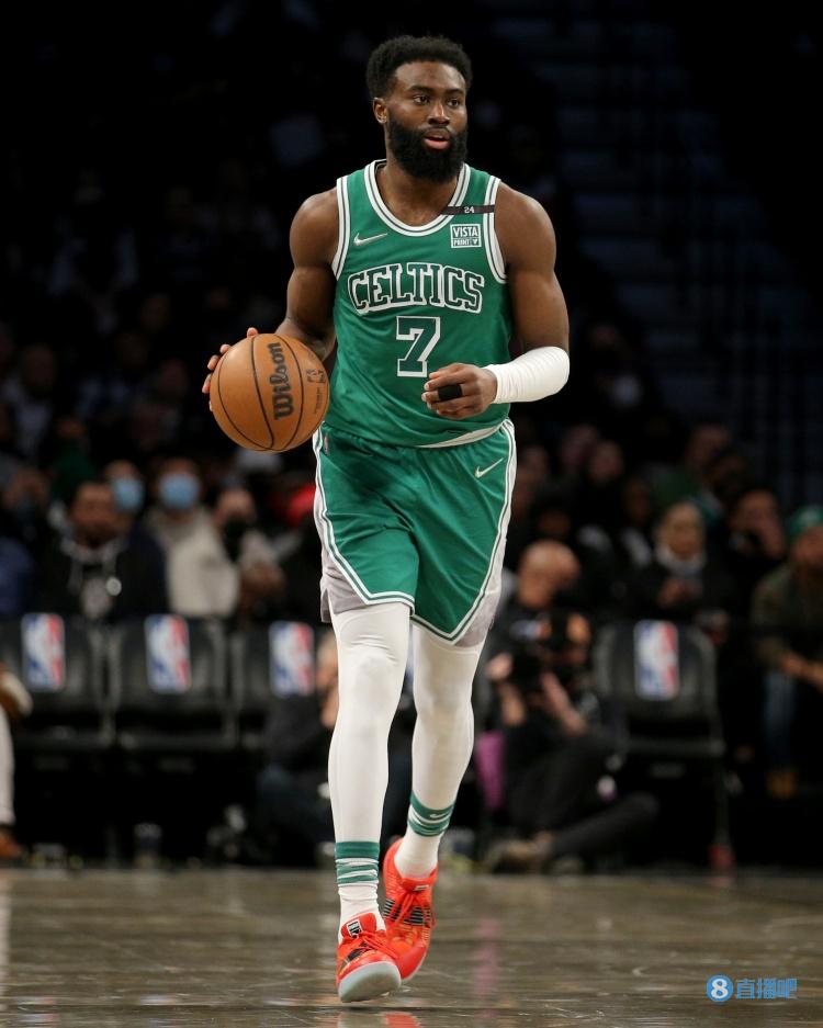 米罗半场4罚1中！美记：拿着几百万美元却连罚球都不会（米罗半场罚球仅4中1！美记嘲讽：拿着几百万却连罚球都投不好）