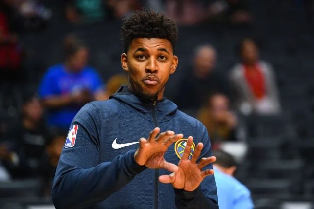 记者：汪士钦这张红牌就是多年来中国足球陋习的真实写照（记者：汪士钦这张红牌是中国足球多年陋习的缩影）