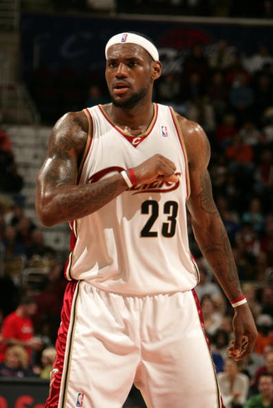 德转评年度最佳前锋：登贝莱、哈兰德、凯恩、姆巴佩入围（德转公布年度最佳前锋候选名单：哈兰德、凯恩、姆巴佩、登贝莱在列）