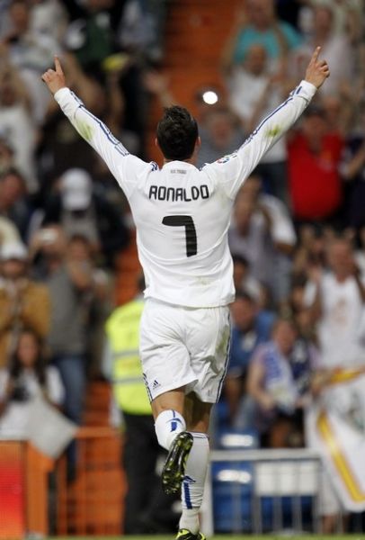 电讯报：为提前适应与减少转会支出，切尔西选择提前买下萨尔（电讯报：为降转会支出并加速适应，切尔西提前签下萨尔）