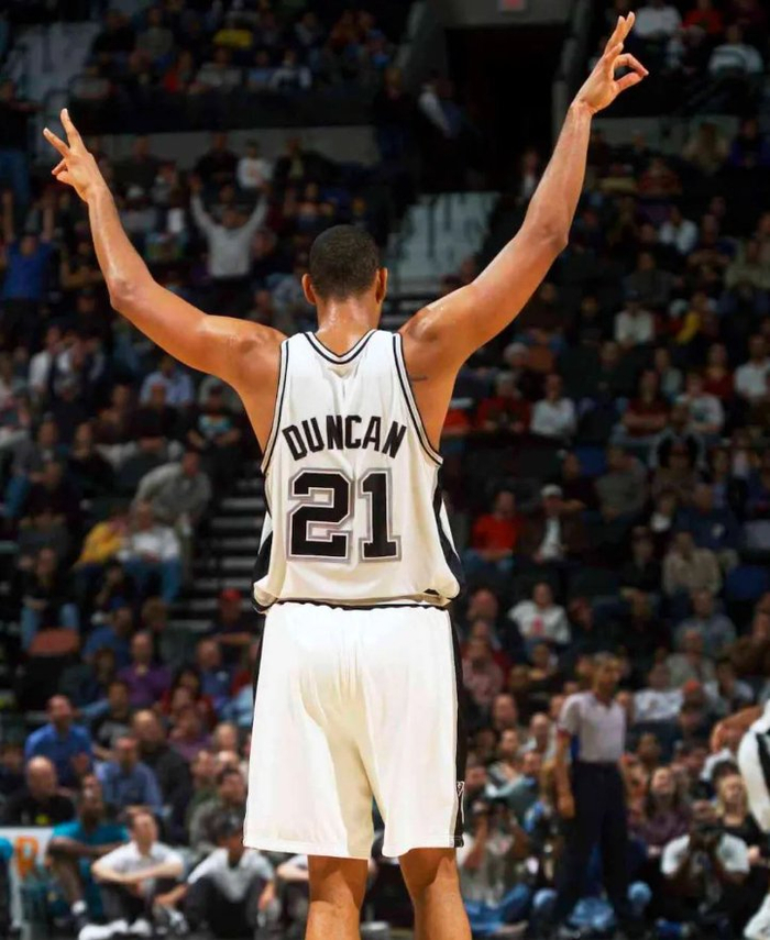 德转评年度最佳左边锋：迪亚斯、KK、拉菲尼亚、维尼修斯入围（德转公布年度最佳左边锋候选：迪亚斯、KK、拉菲尼亚、维尼修斯上榜）