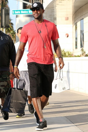 欧冠战报：皇马主场大胜对手,（欧冠快讯：皇马主场横扫对手）