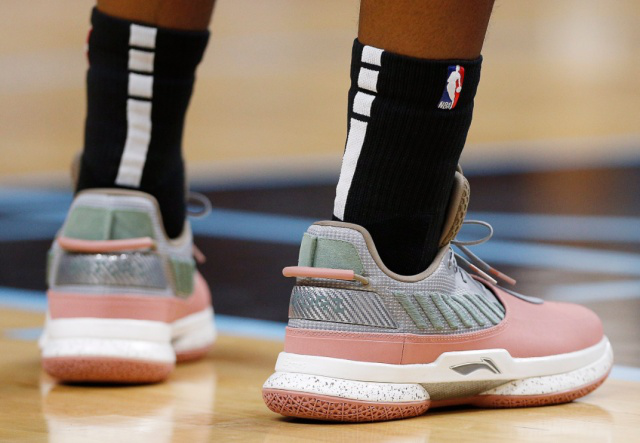 CBA：上海男篮主场大胜同曦（CBA联赛：上海男篮主场轻取同曦）